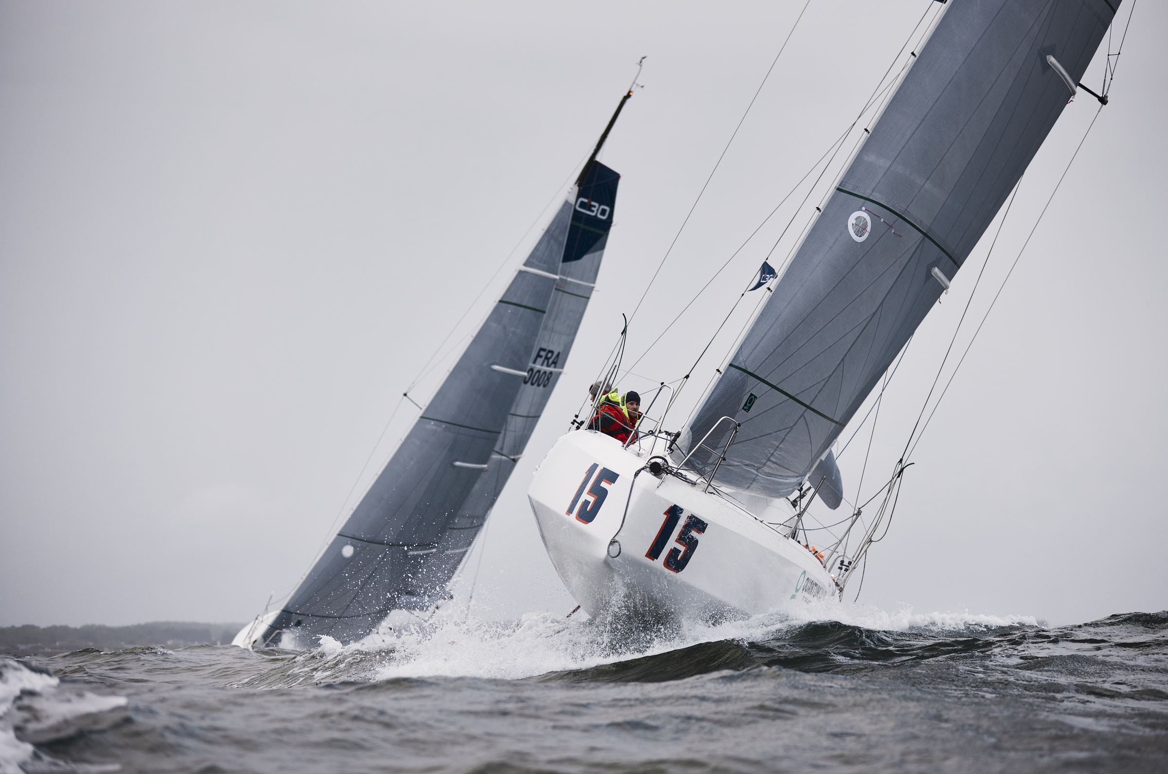 Deux Class30 au près dans la vague